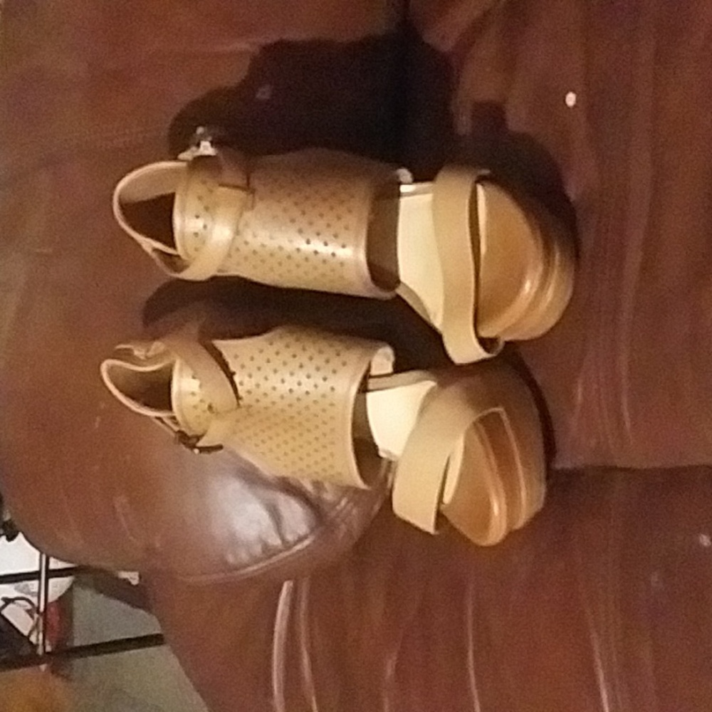 Woman's wedge shoes